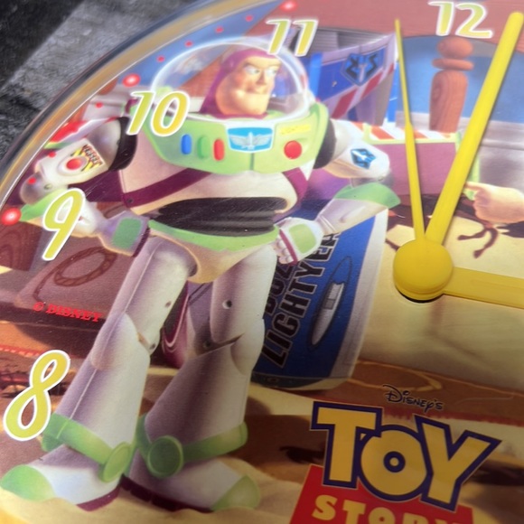 8" Round Toy Story Movie, Battery operated Kids Disney Pixar Wall Clock Plastic - Picture 2 of 5
